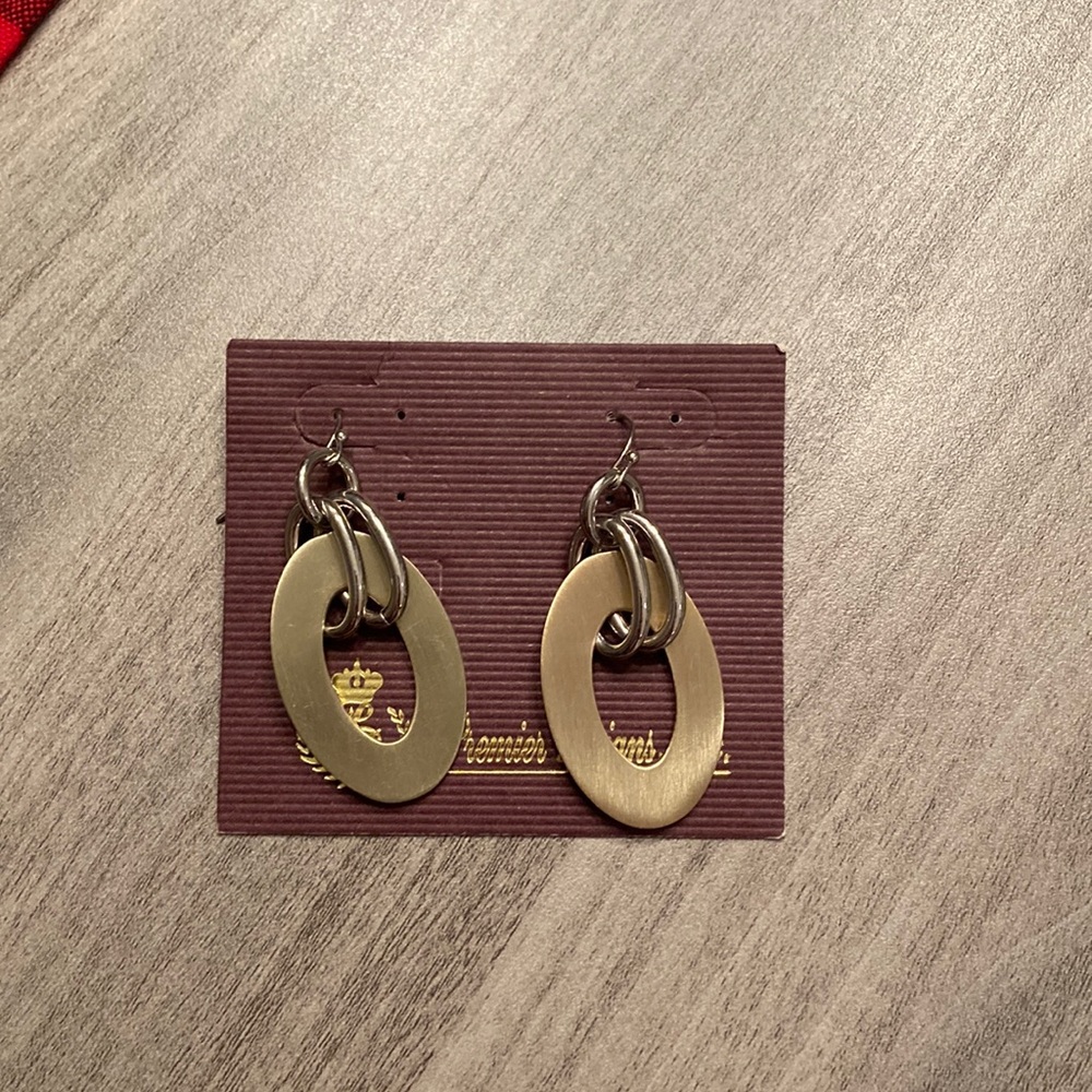 EUC Premier Designs Earrings.